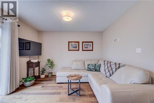 42 Fallowfield Drive Unit# 22, Kitchener, ON - Indoor Photo Showing Living Room