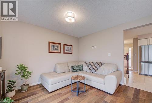 42 Fallowfield Drive Unit# 22, Kitchener, ON - Indoor Photo Showing Living Room