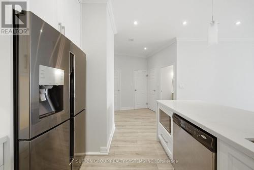 3015 - 25 The Esplanade, Toronto, ON - Indoor Photo Showing Kitchen