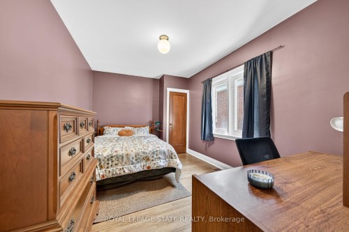 188 Wexford Avenue S, Hamilton, ON - Indoor Photo Showing Bedroom
