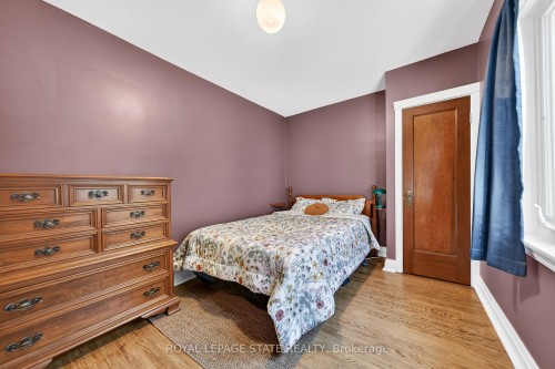 188 Wexford Avenue S, Hamilton, ON - Indoor Photo Showing Bedroom