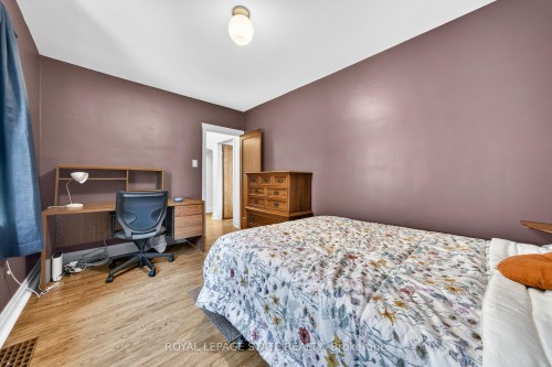 188 Wexford Avenue S, Hamilton, ON - Indoor Photo Showing Bedroom
