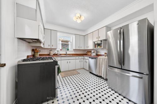 188 Wexford Avenue S, Hamilton, ON - Indoor Photo Showing Kitchen