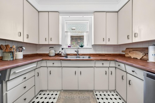 188 Wexford Avenue S, Hamilton, ON - Indoor Photo Showing Kitchen With Double Sink