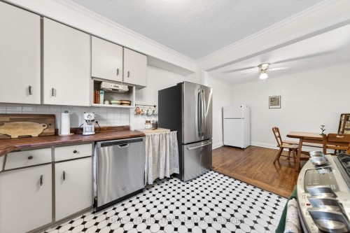 188 Wexford Avenue S, Hamilton, ON - Indoor Photo Showing Kitchen