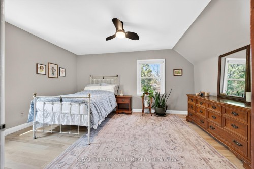 188 Wexford Avenue S, Hamilton, ON - Indoor Photo Showing Bedroom
