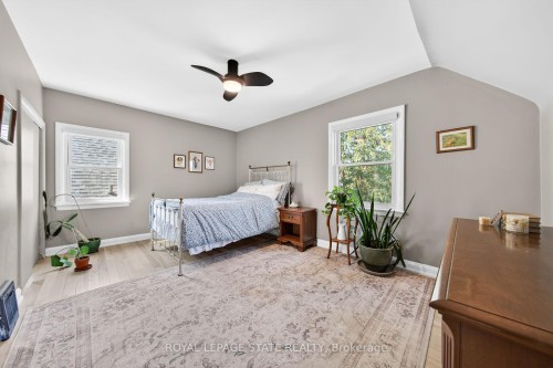 188 Wexford Avenue S, Hamilton, ON - Indoor Photo Showing Bedroom