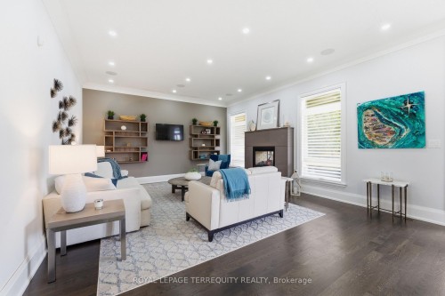130 Edgecroft Road, Toronto, ON - Indoor Photo Showing Living Room