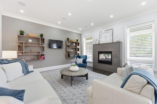 130 Edgecroft Road, Toronto, ON - Indoor Photo Showing Living Room With Fireplace