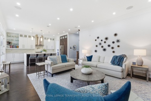 130 Edgecroft Road, Toronto, ON - Indoor Photo Showing Living Room