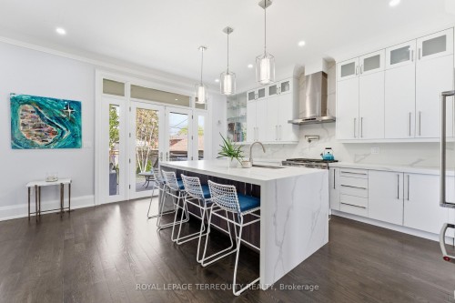130 Edgecroft Road, Toronto, ON - Indoor Photo Showing Kitchen With Upgraded Kitchen