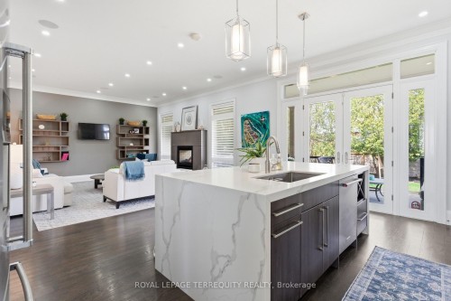 130 Edgecroft Road, Toronto, ON - Indoor Photo Showing Kitchen With Upgraded Kitchen