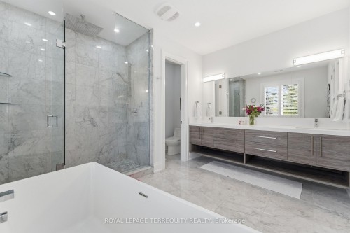 130 Edgecroft Road, Toronto, ON - Indoor Photo Showing Bathroom
