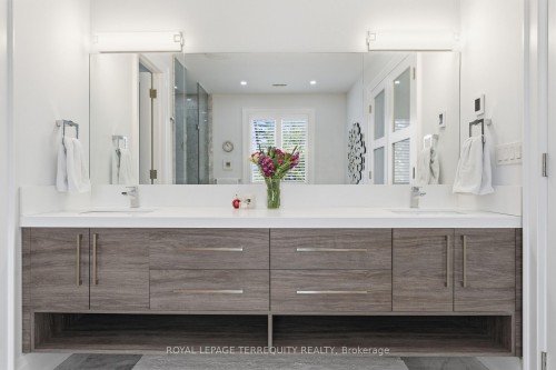 130 Edgecroft Road, Toronto, ON - Indoor Photo Showing Bathroom