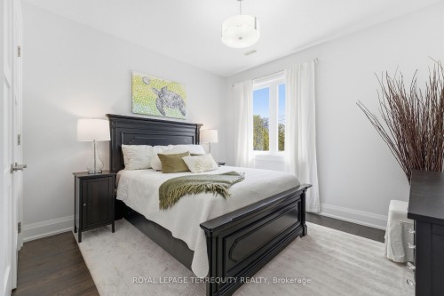 130 Edgecroft Road, Toronto, ON - Indoor Photo Showing Bedroom