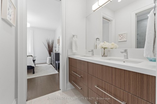 130 Edgecroft Road, Toronto, ON - Indoor Photo Showing Bathroom