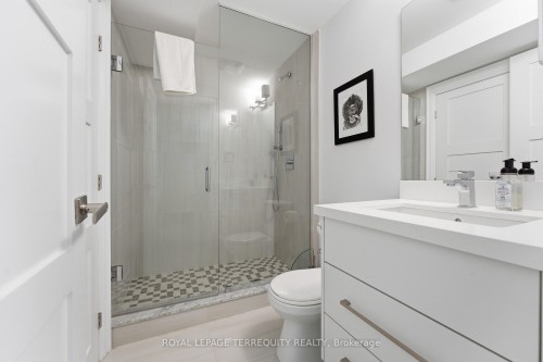 130 Edgecroft Road, Toronto, ON - Indoor Photo Showing Bathroom