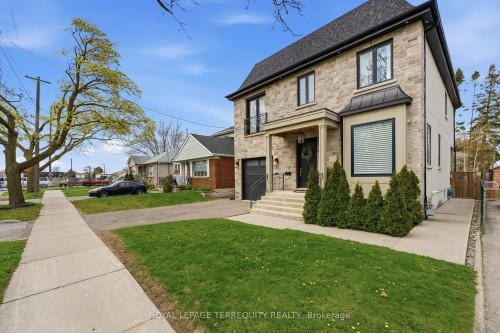 130 Edgecroft Road, Toronto, ON - Outdoor With Facade
