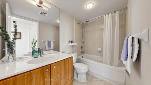 1603-235 Sherway Gardens Road, Toronto, ON - Indoor Photo Showing Bathroom