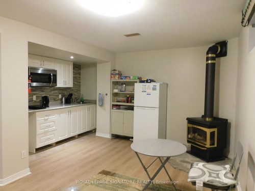 1132 Queen Street W, Mississauga, ON - Indoor Photo Showing Kitchen