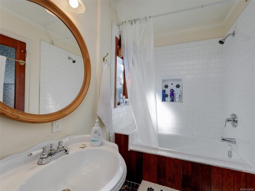 2130 Ridge Rd, Victoria, BC 