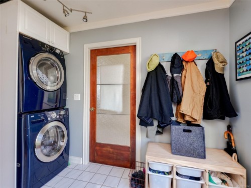 2130 Ridge Rd, Victoria, BC 
