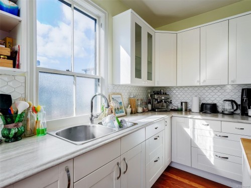 2130 Ridge Rd, Victoria, BC 