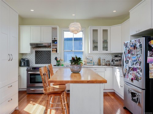 2130 Ridge Rd, Victoria, BC 