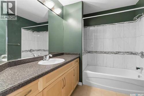 203 Kinloch Crescent, Saskatoon, SK - Indoor Photo Showing Bathroom
