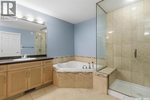 203 Kinloch Crescent, Saskatoon, SK - Indoor Photo Showing Bathroom