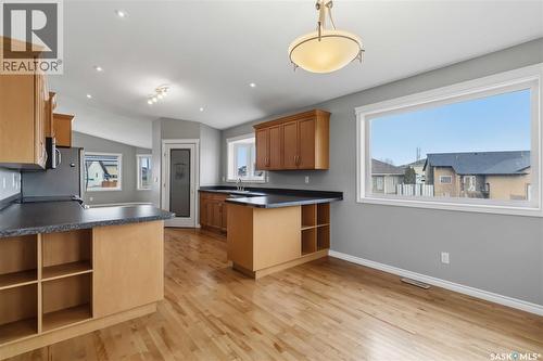 203 Kinloch Crescent, Saskatoon, SK - Indoor Photo Showing Kitchen