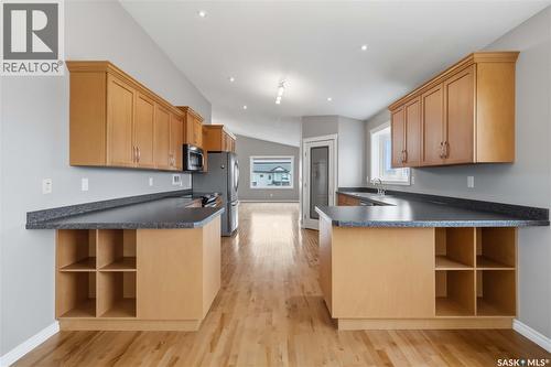 203 Kinloch Crescent, Saskatoon, SK - Indoor Photo Showing Kitchen