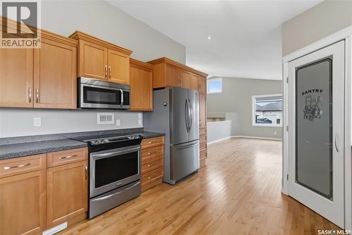 203 Kinloch Crescent, Saskatoon, SK - Indoor Photo Showing Kitchen