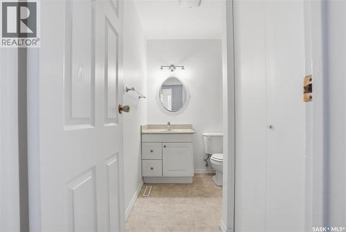 1044 East Centre, Saskatoon, SK - Indoor Photo Showing Bathroom