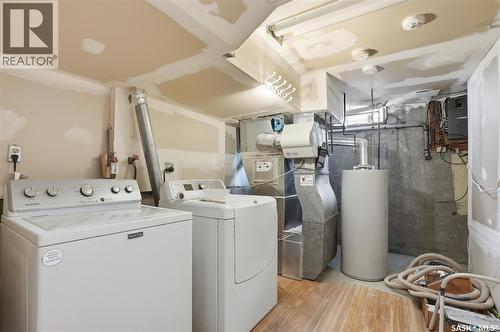 1044 East Centre, Saskatoon, SK - Indoor Photo Showing Laundry Room
