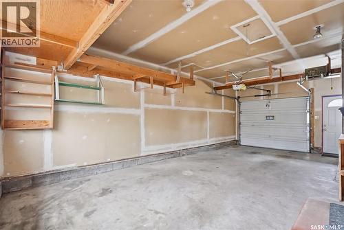 1044 East Centre, Saskatoon, SK - Indoor Photo Showing Garage