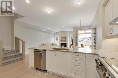 506 Cobra Crescent, Ottawa, ON - Indoor Photo Showing Kitchen With Upgraded Kitchen