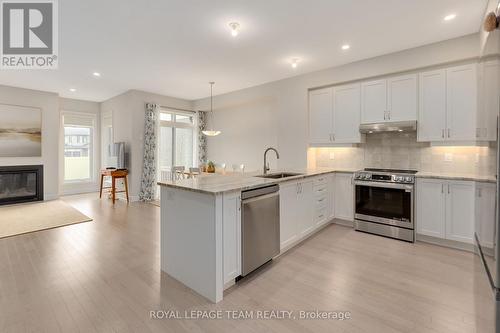 506 Cobra Crescent, Ottawa, ON - Indoor Photo Showing Kitchen With Upgraded Kitchen