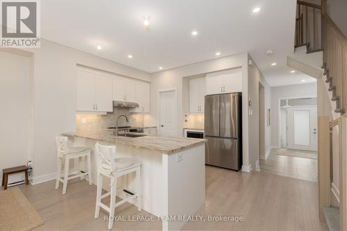 506 Cobra Crescent, Ottawa, ON - Indoor Photo Showing Kitchen With Upgraded Kitchen