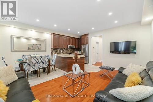 803 Khan Crescent, Mississauga, ON - Indoor Photo Showing Living Room