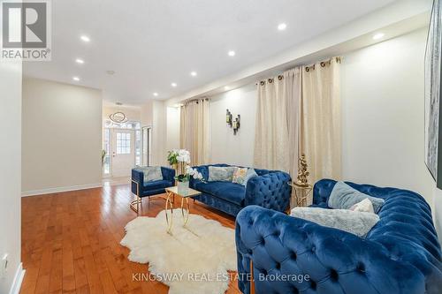 803 Khan Crescent, Mississauga, ON - Indoor Photo Showing Living Room