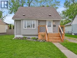 1633 OLIVE Windsor, ON N8Y 4M8