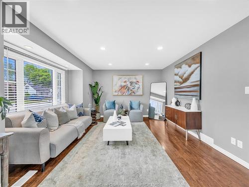 1633 Olive, Windsor, ON - Indoor Photo Showing Living Room
