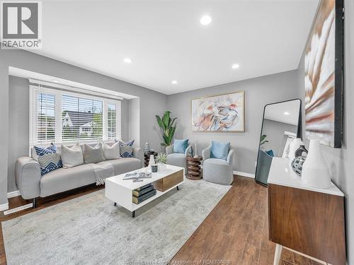 1633 Olive, Windsor, ON - Indoor Photo Showing Living Room