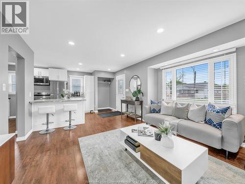 1633 Olive, Windsor, ON - Indoor Photo Showing Living Room