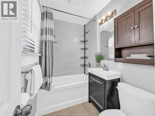 1633 Olive, Windsor, ON - Indoor Photo Showing Bathroom