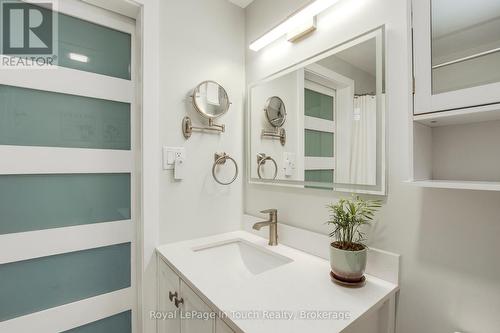 New Bathroom - 4 - 233 Innisfil Street, Barrie (Allandale Centre), ON - Indoor Photo Showing Bathroom