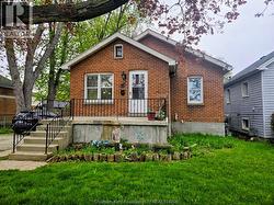 36 McNaughton Ave E AVENUE Chatham, ON N7L 2G1