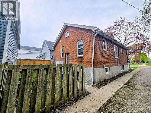 36 Mcnaughton Ave E Avenue, Chatham, ON - Outdoor With Exterior