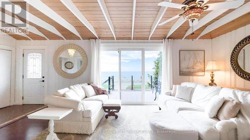 39 Goderich Street, Kincardine, ON - Indoor Photo Showing Living Room